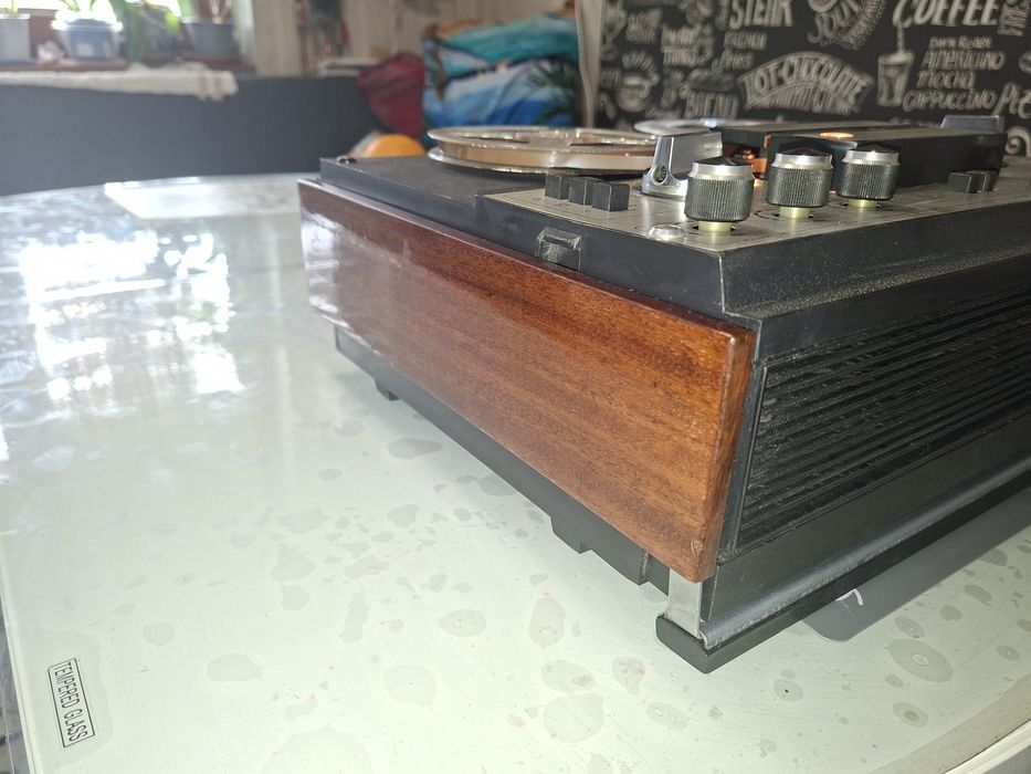 Magnetofon Majak 203, fabricat in URSS, 1980, funcțional, fără capac plastic