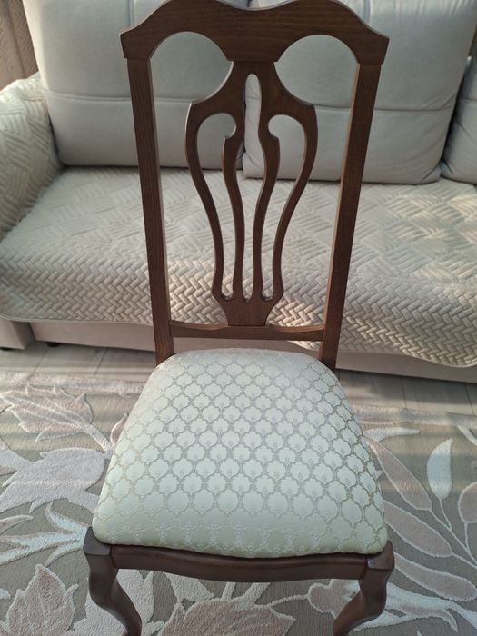 Продам стол и 4 стула