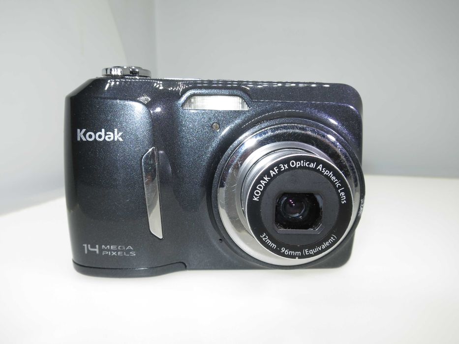 Kodak EasyShare C183 компактен цифров фотоапарат ретро дигитална камера 14 мегапиксела, работи отлично и прави снимки със страхотни Кодак цветове