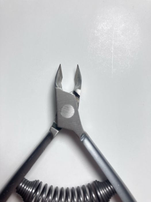 остри клещи за маникюр