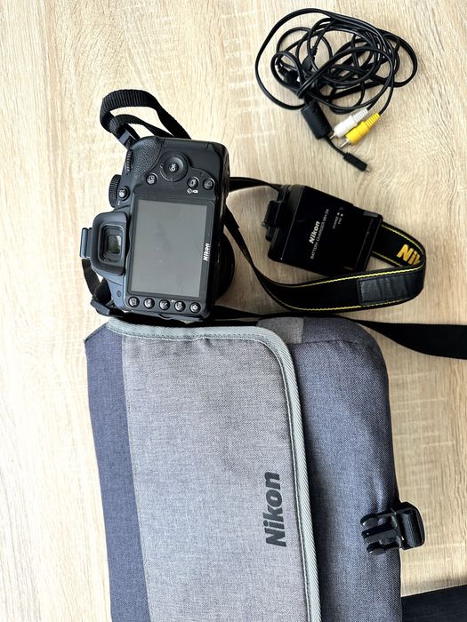 Nikon D3200 si oblietiv Nikon 18-105 DX VR