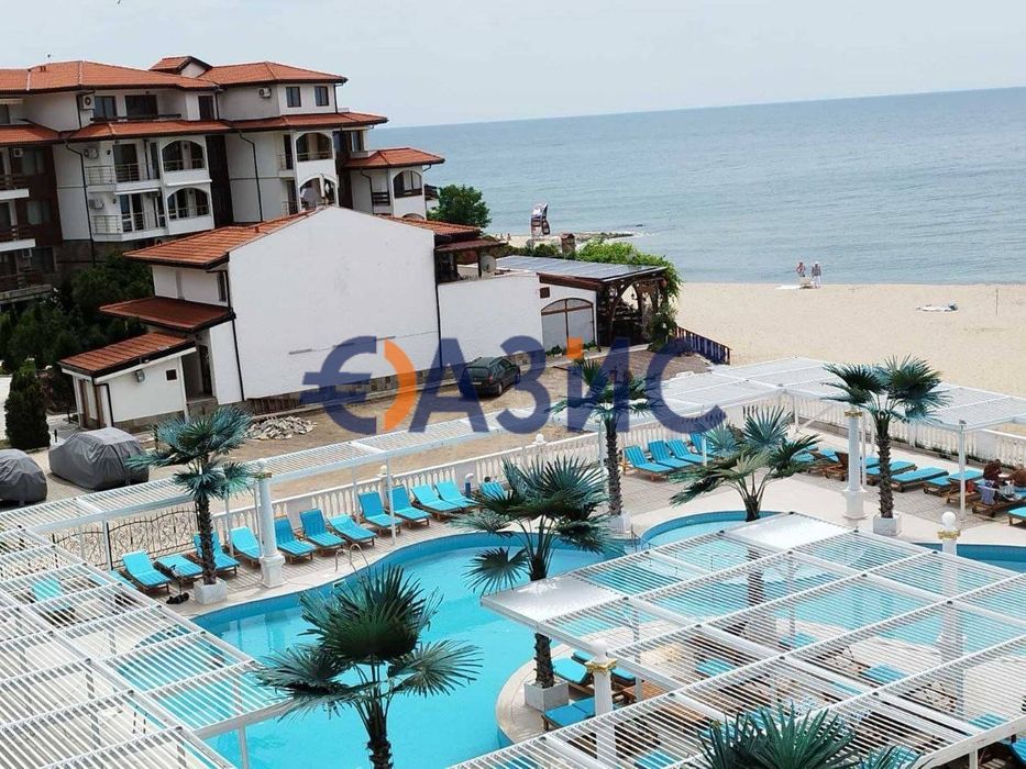 Първа линия ! 2-стаен апартамент на 4-ти етаж с директна гледка към