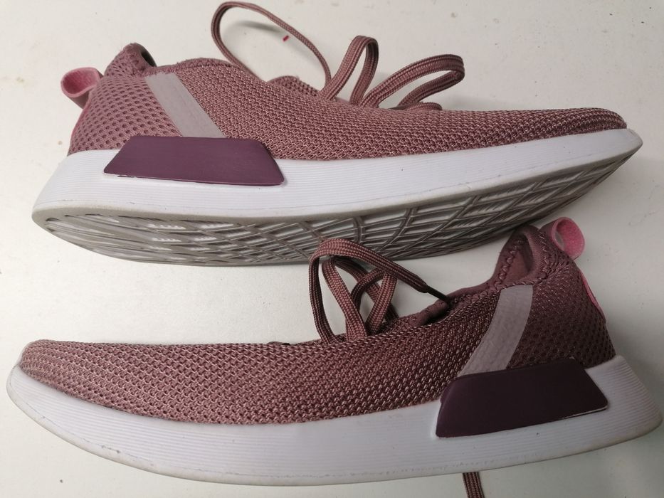 Vând pantofi sport pt femei