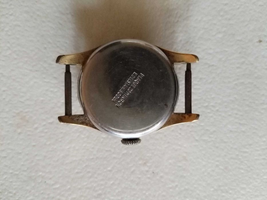 Стари Дамски и Мъжки Часовници Работещи Три от Тях