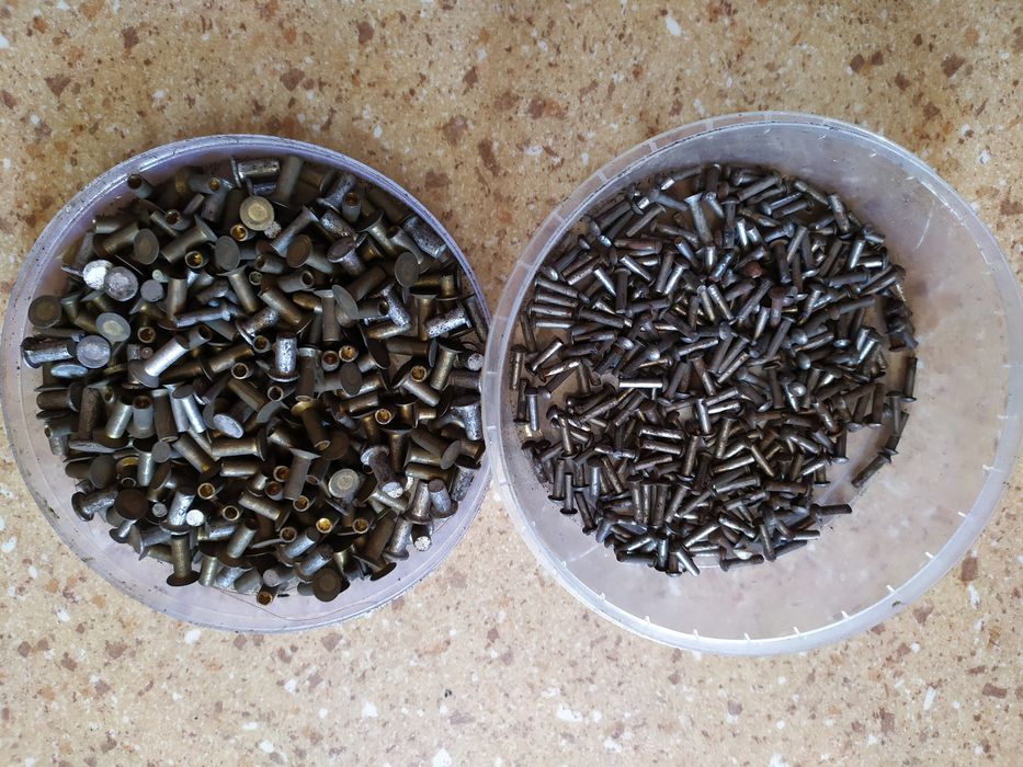 Стопорное уплотнительное кольцо, шпилька, заклёпка.