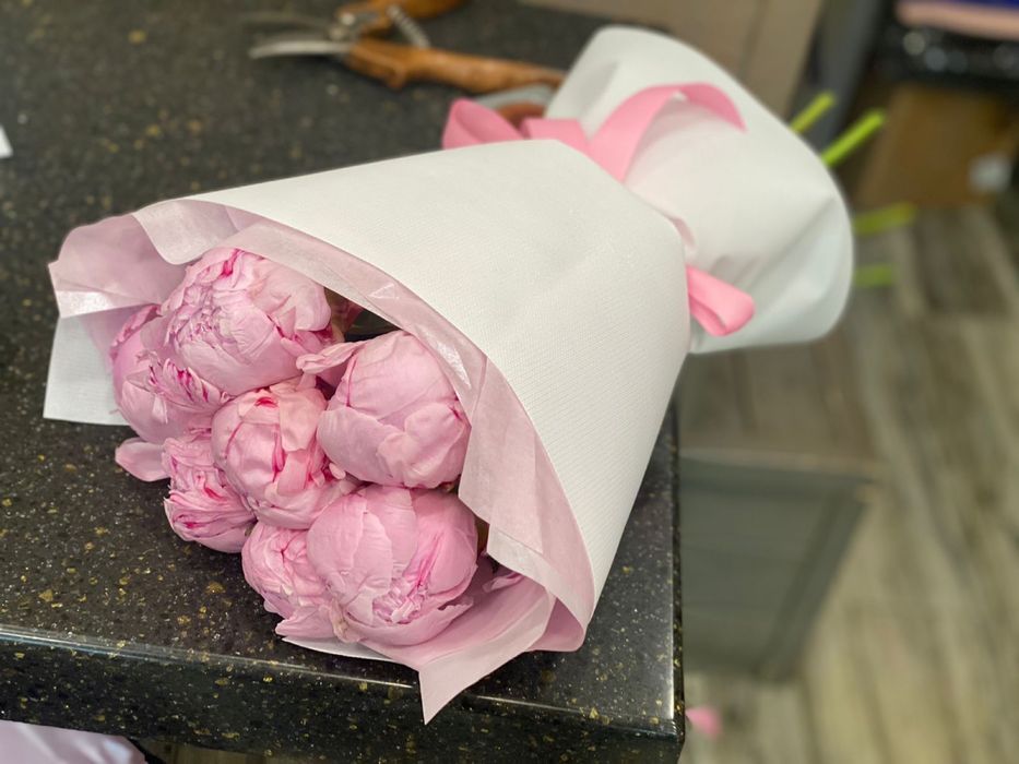 Пионы, розы, большой выбор