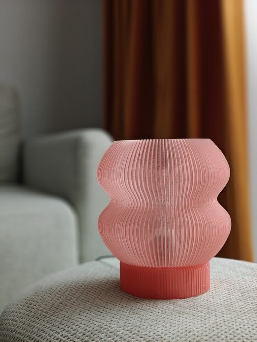 Aura Ripple Lamp – Lampă 3D printed, design parametric, bec inclus