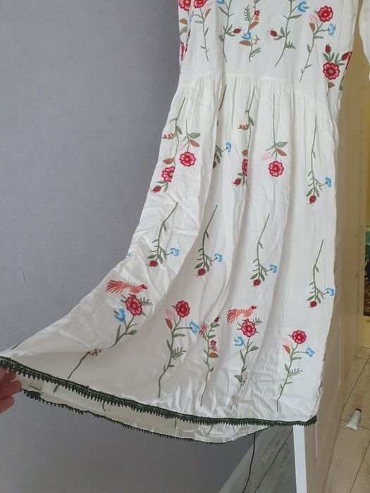 Платье женское с вышивкой