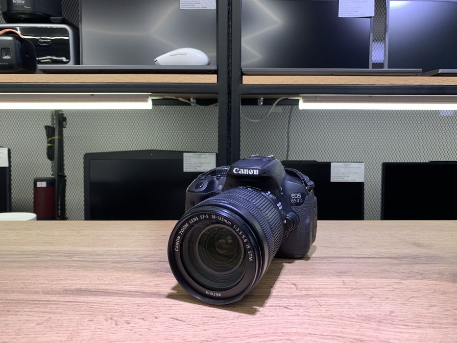 Фотоаппарат Canon EOS 650D, EFS 18-135 mm, флешка 64 ГБ, 1292/А10