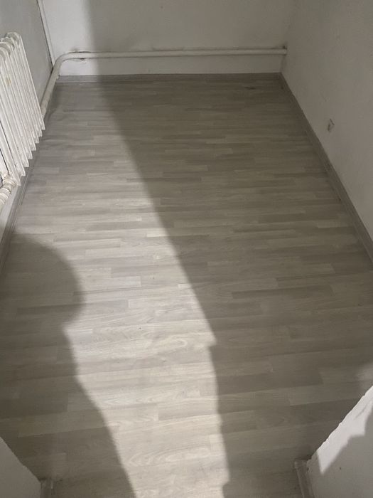 Продаю линолеум не порватый в хорошем состояний