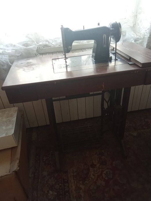 Vând mașina de cusut casnica 300 lei