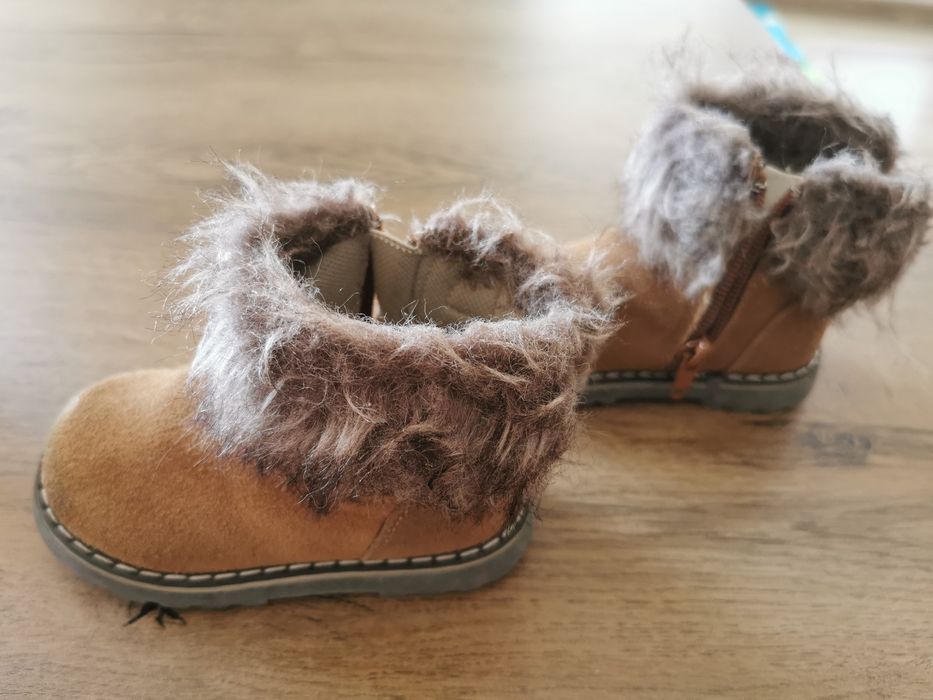 Ghete bebe piele intoarsa