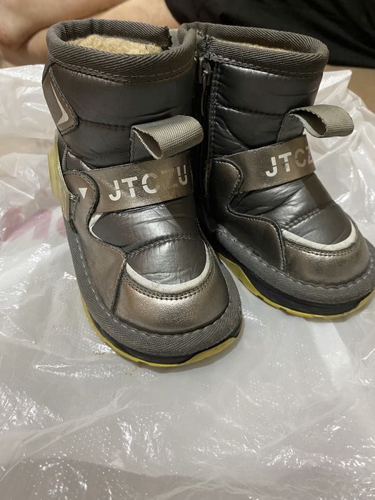 Продам обувь детскую