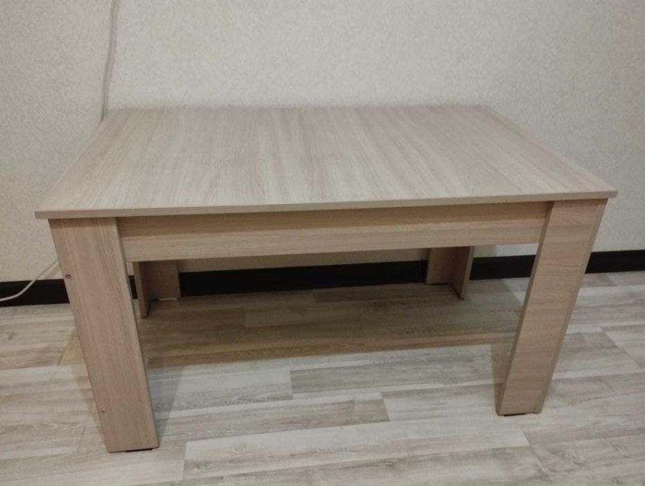 Продается  столик в отличном состоянии.