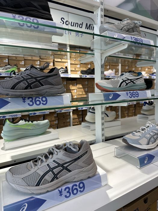 Продам кроссовки asics ориг новые 41 размер