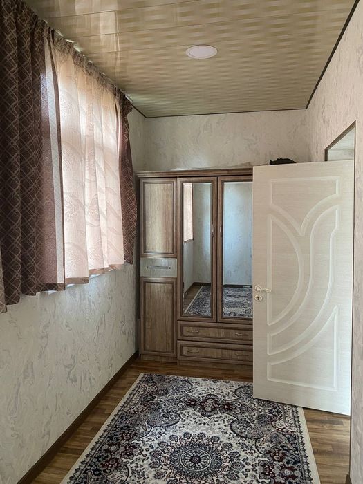 Аренда коракамиш 1.хонали  2.хонали оилага берилади расмдаги уй хамма