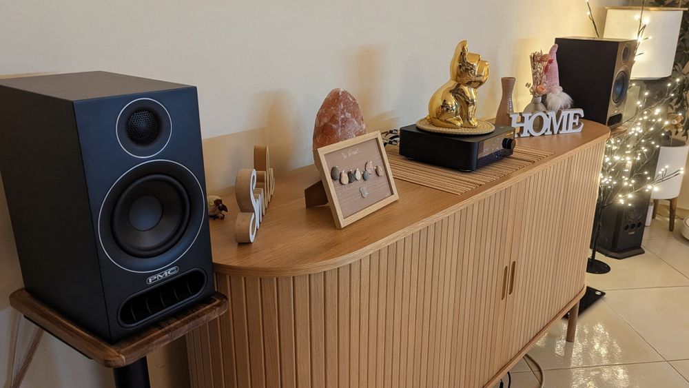 Продавам комплектна аудиофилска система в отлично състояние.