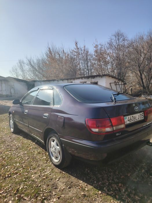 Продам машину Карина Е