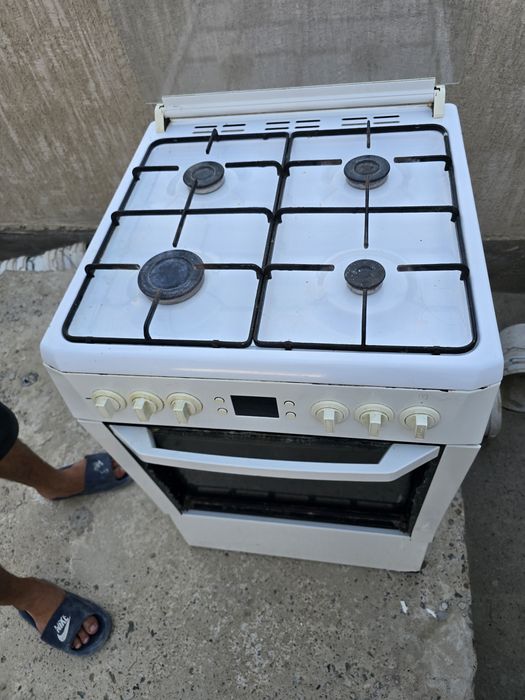 Продам газовую плиту Indesit