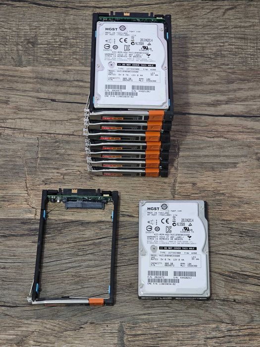 HDD SAS HGST Hitachi 900GB 10K 2.5” + Caddy + Interposer