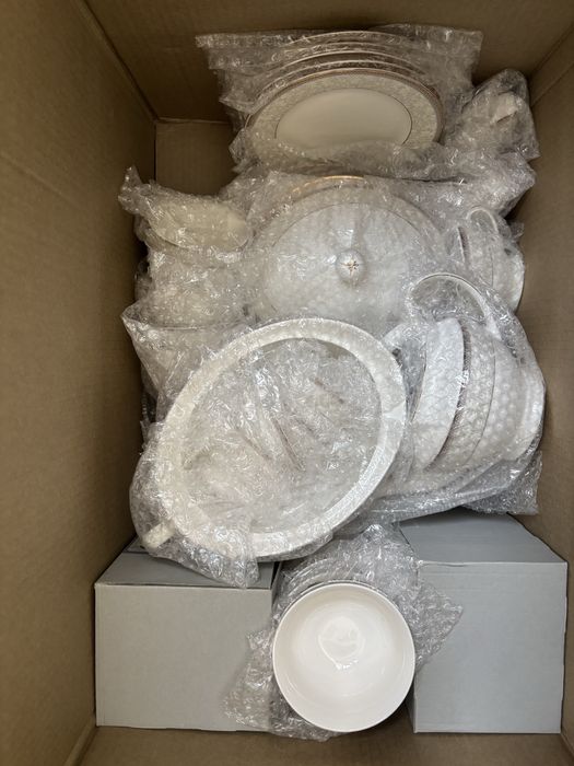 Продам набор посуды для гостей