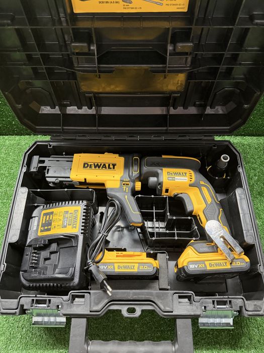 Винтоверт за гипсокартон  Dewalt DCF620 с две батерии и зарядно