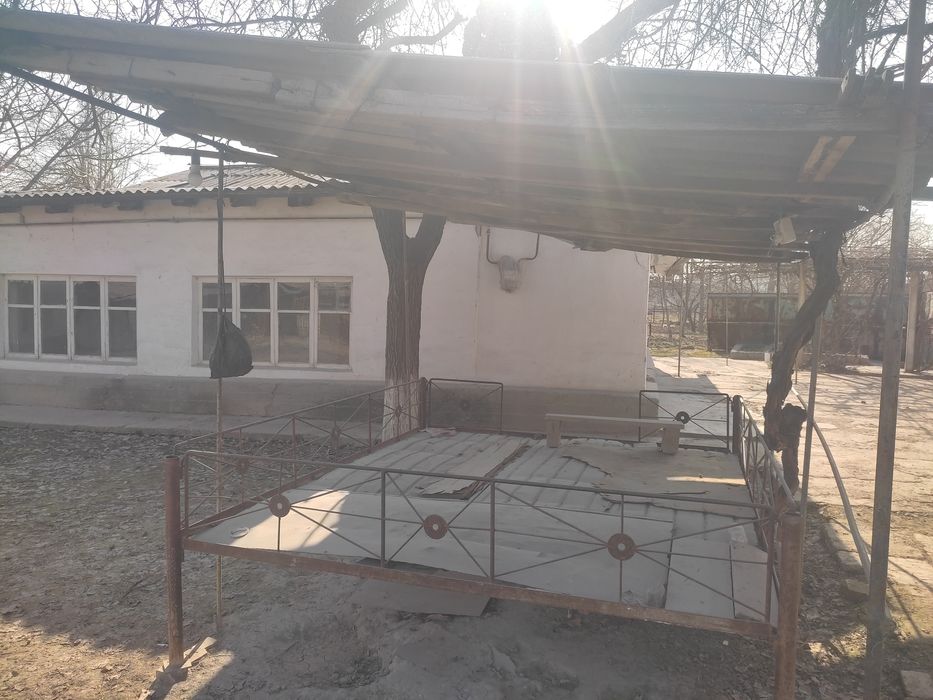 Ховли уй сотилади 5 хона