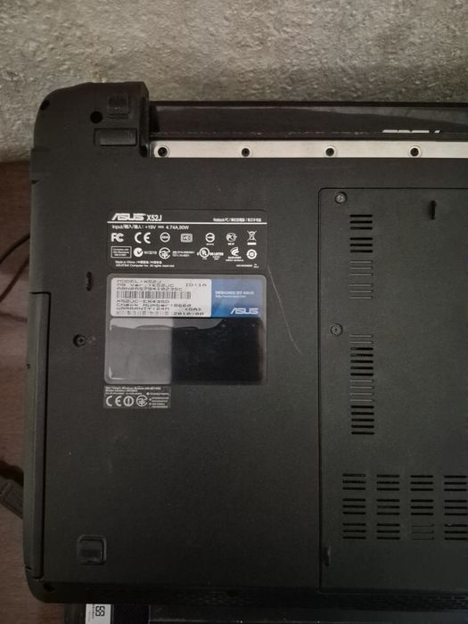 Лаптоп ASUS X52J Core i3 SSD 120GB 4GB RAM