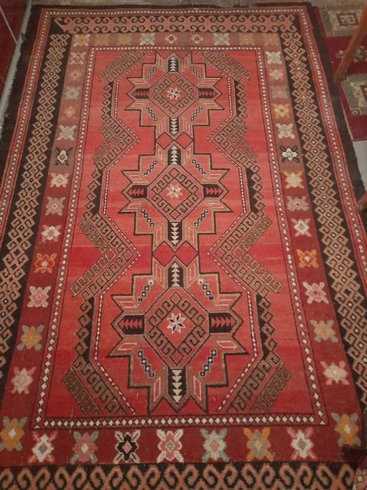 Кілем қолдан тоқылған