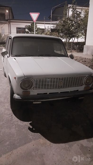 Vaz 21011 sotiladi