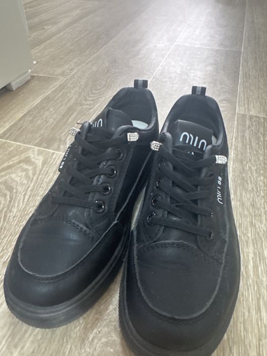 разная обувь(кроссовки,туфли)