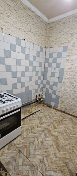 Продаётся 1/1/4 на м-в Буюк Ипак Йули. Однокомнатная.