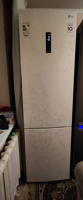 Холодильник LG .