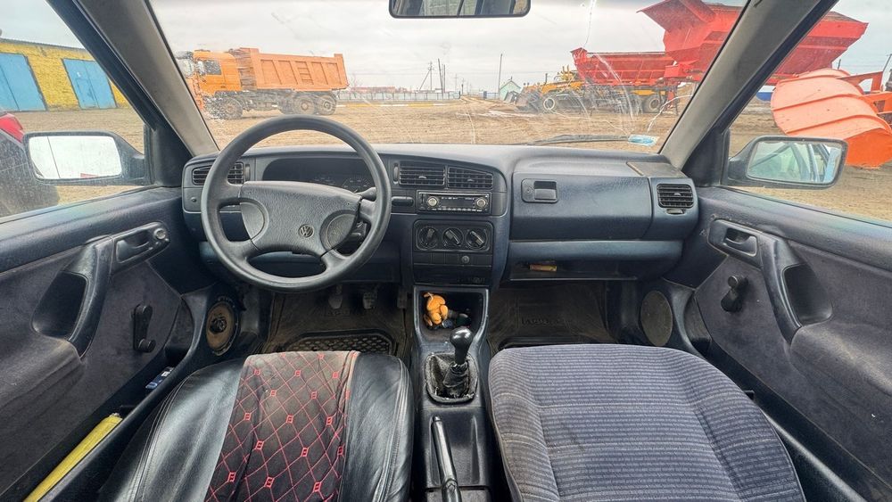 Продаётся Volkswagen Golf III 1.8