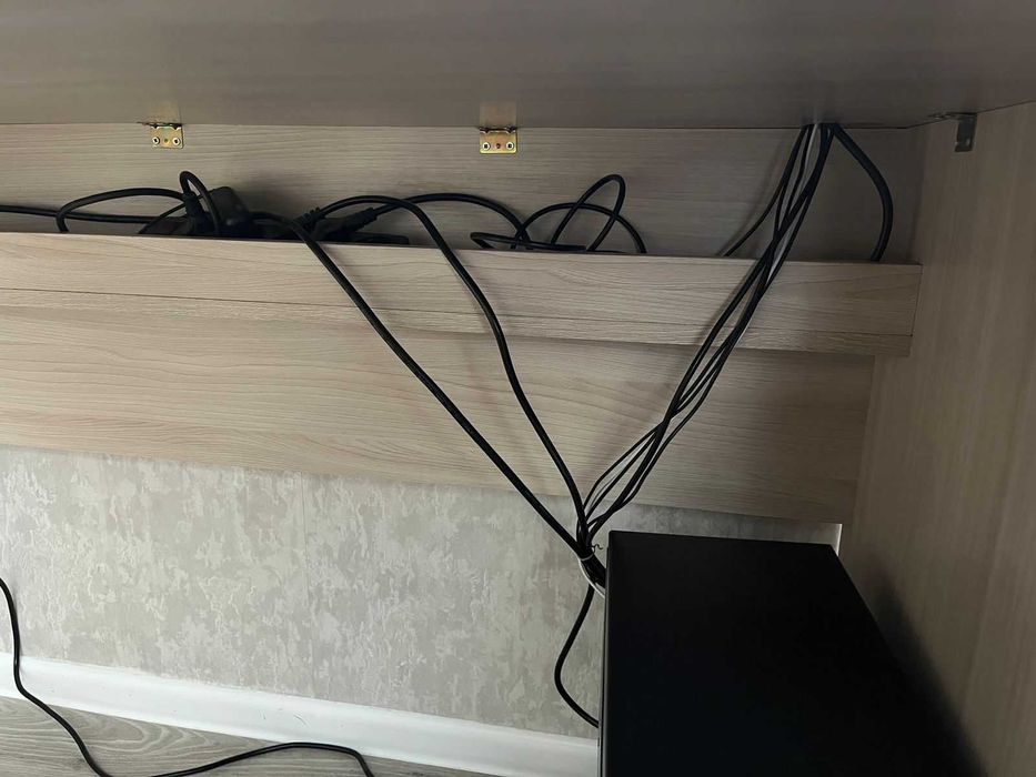 Продам рабочий стол дешево