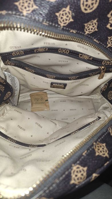 Дамска раница GUESS