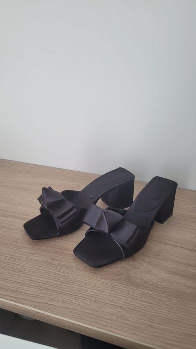 Papuci satinati negri