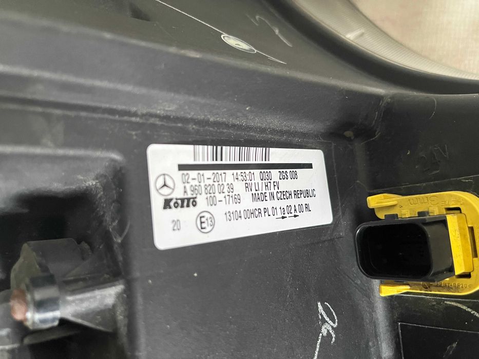 Far stanga Mercedes Actros MP4 dupa 2011 cod A9608200239 Europa