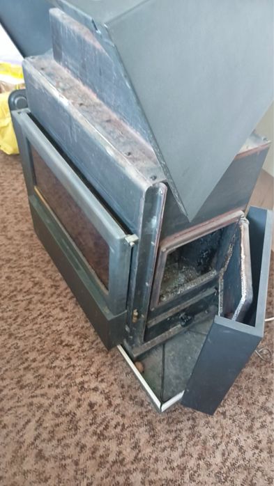 Камина с водна риза, радиатори,лира  и UPS  за помпа- за локално парно