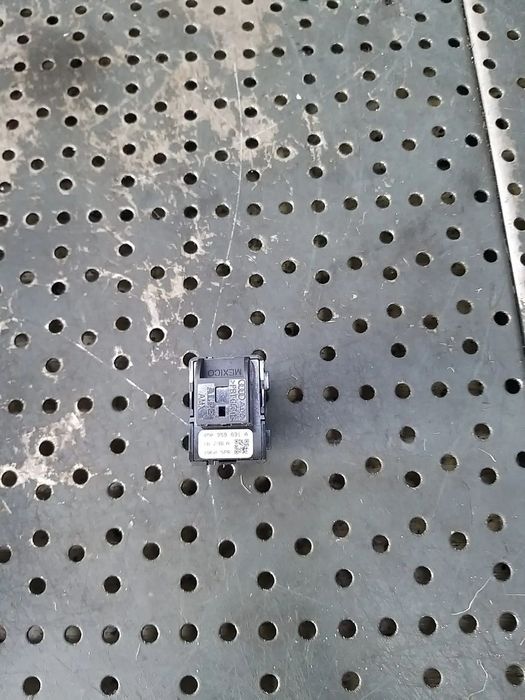 Buton deschidere portbagaj audi a4 b9 8w 4m0959831a