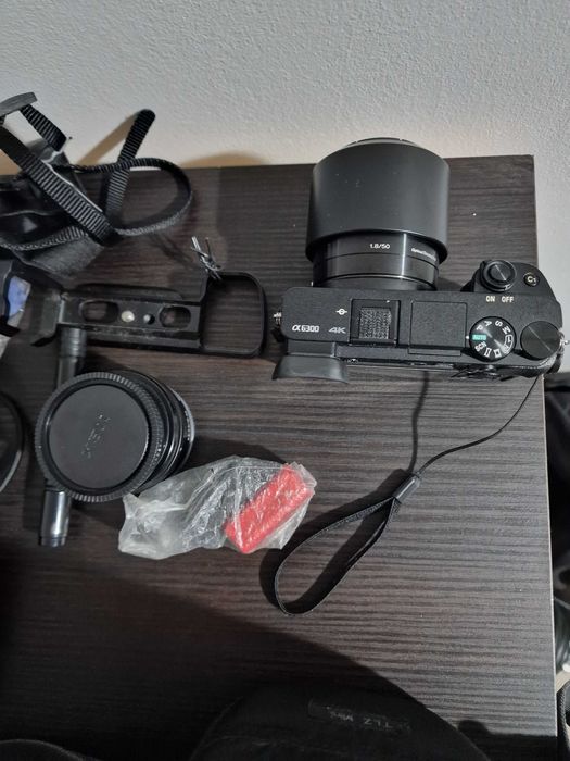Aparat foto Sony a6300 mirrorless cu 2 obiective si accesorii