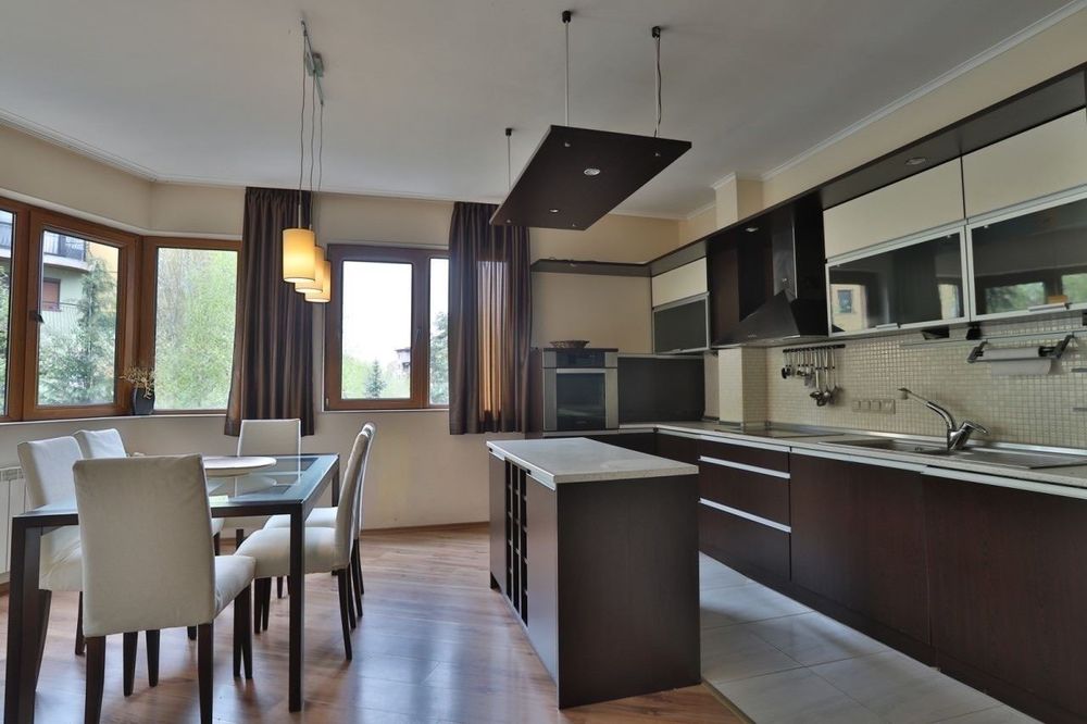 Дава се под наем Тристаен апартамент в София, Витоша - 125 кв.м за 1090 € - Снимка #2