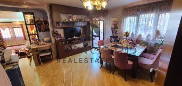 Продава се Къща в Пловдив, Център - 540 кв.м за 2019 €/кв.м - Снимка #2