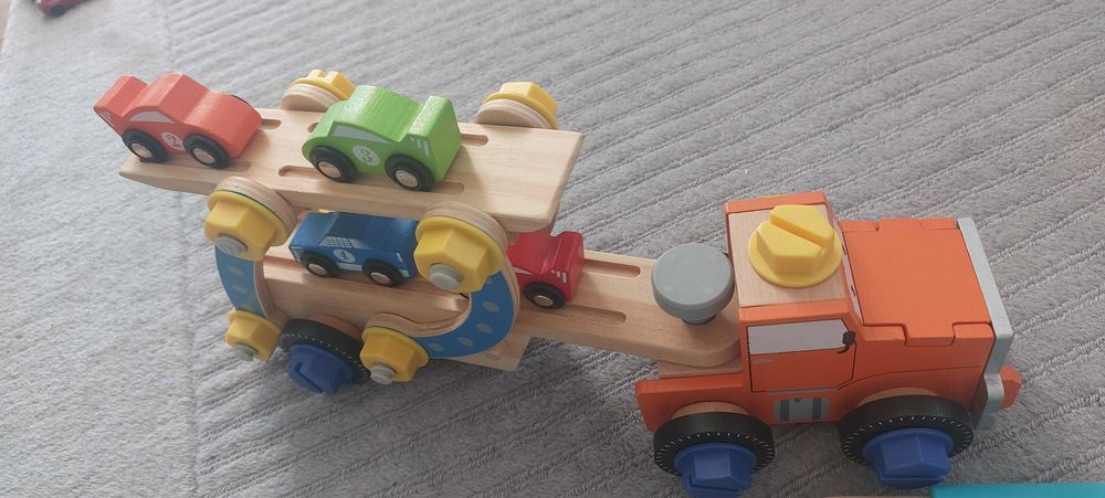 Jucarie lemn, camion lemn cu 5 masinute