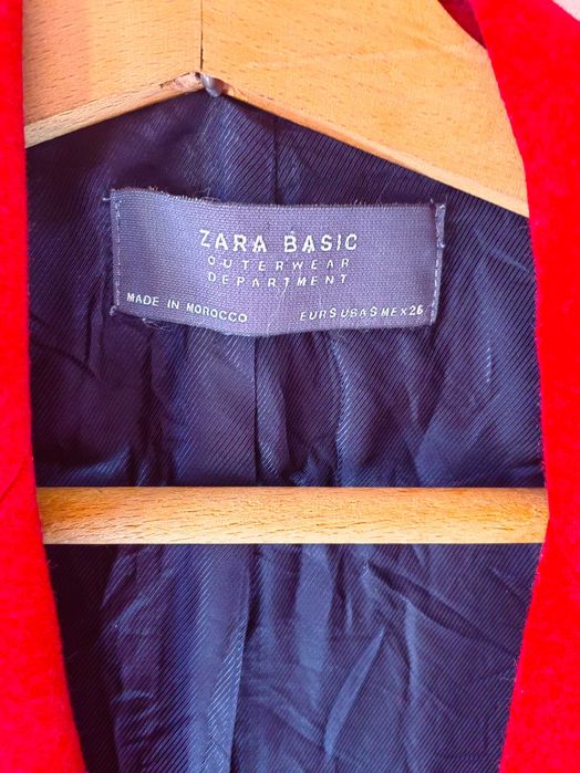 Zara червено палто