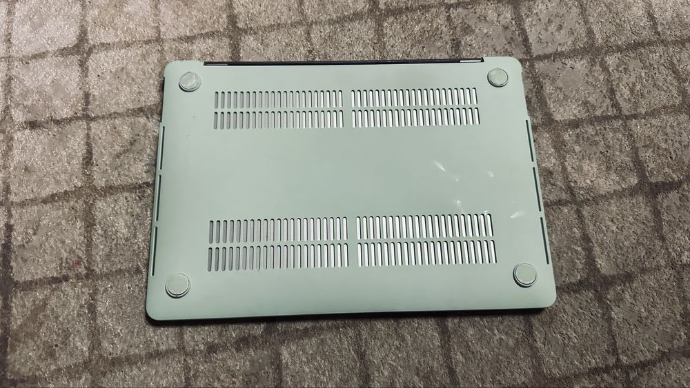 Продам MacBook Pro Touch bar 2019