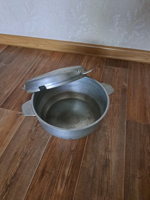 Кастрюля из алюминия