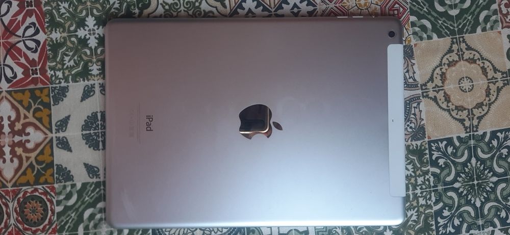 Продам iPad Air 16ГБ в