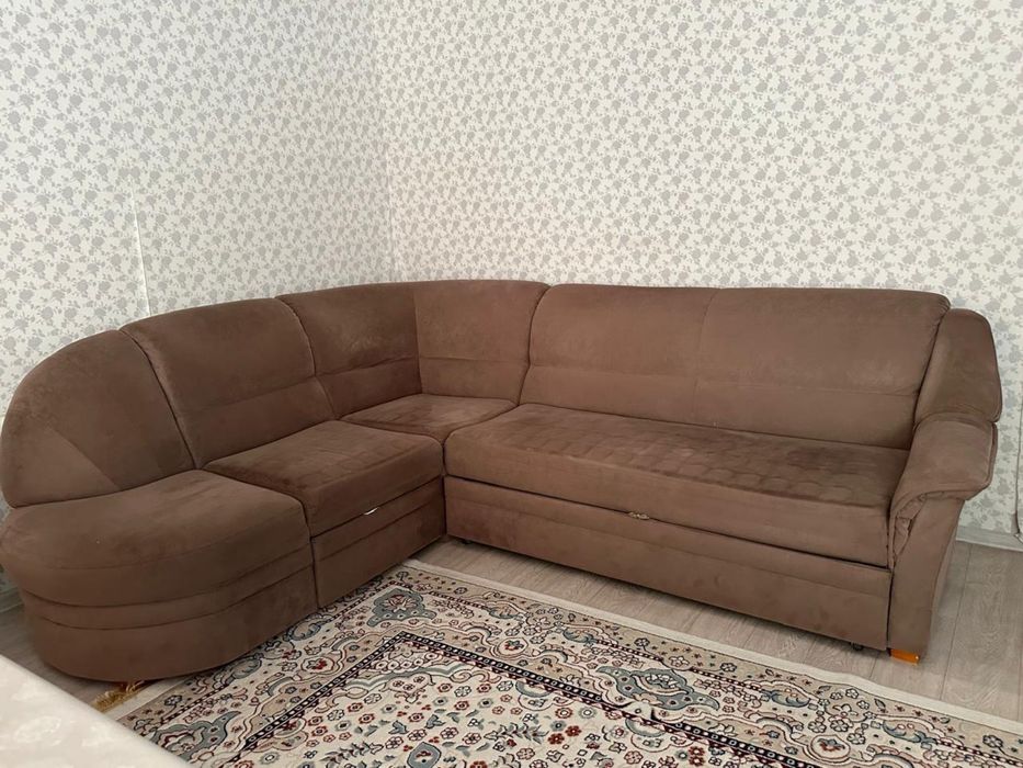 Продам диван в зал
