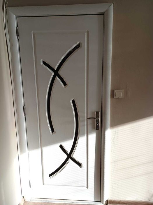 Продавам четири бели интериорни врати